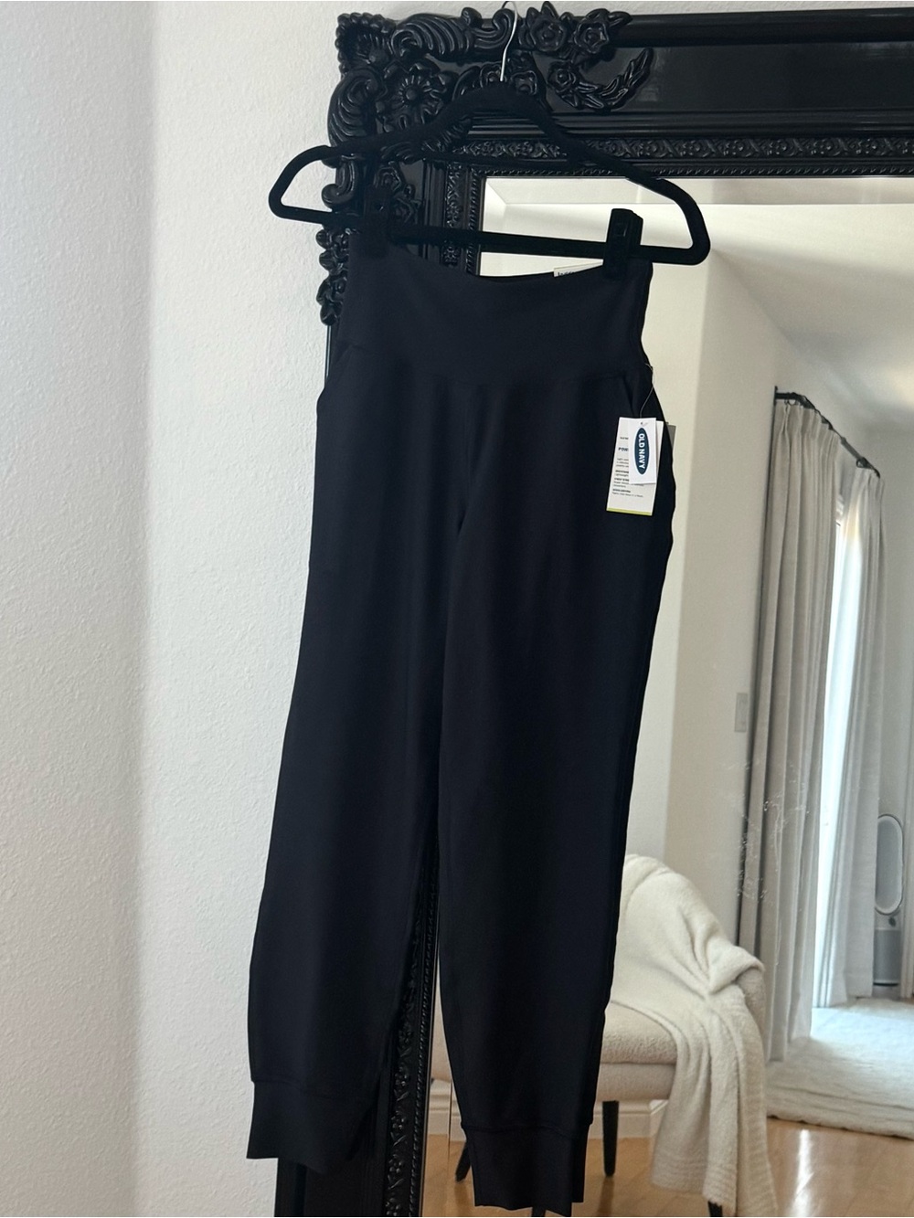 Old Navy | Women’s Black Active PowerSoft High-Rise Athleisure Jogger Pants - Picture 3 of 8